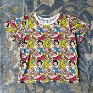 Snow White and the Seven Dwarves all over print tee size large